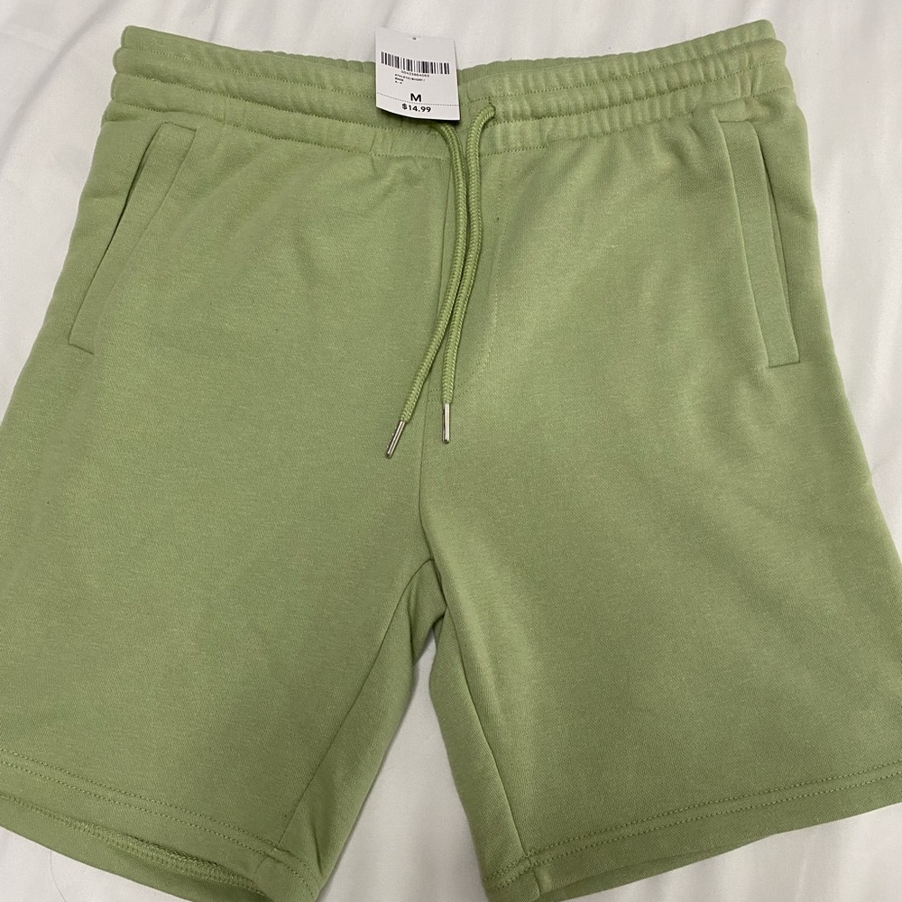 GREEN SWEAT SHORTS